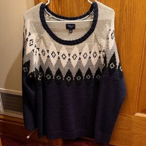 American Eagle Navy and Cream Geometric Sweater